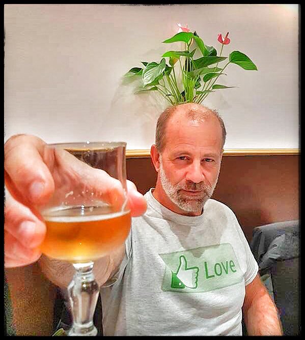 DoubleNumerique's tweet image. Est-ce le dernier #eventdigital à la mode ?
Non, juste une vraie soirée entre amis made in @ArnaudLeRoux ;-)
#HeureuxHomme
👾👧🏻👩🏻👧🏻👩🏻🤹‍♂️🎉💝🥂👍