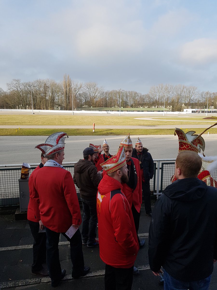 wesindwerdor's tweet photo. Herrensitzung Helau. #Piguine #PrinzMark #Dinslaken #boarwatisdatfrüh https://t.co/2aAuwozcsV