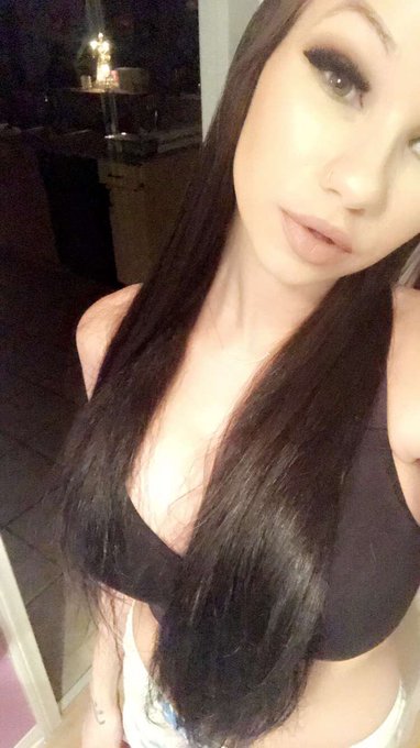 Whose ready for super bowl?? https://t.co/pYM7RGW3Tg