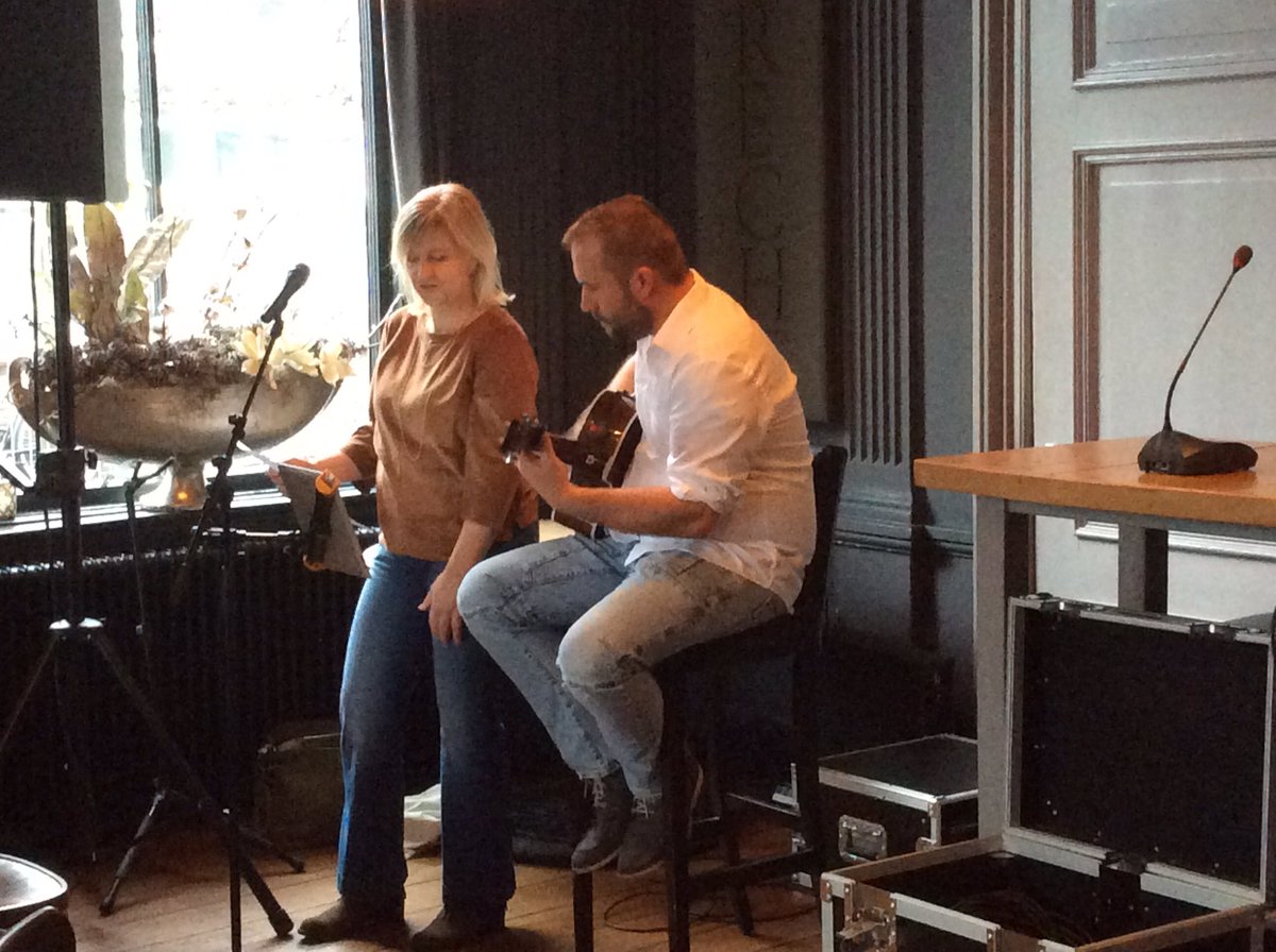 Soundcheck van AdHoc! Zaal open om 12:00 uur (vol is vol)