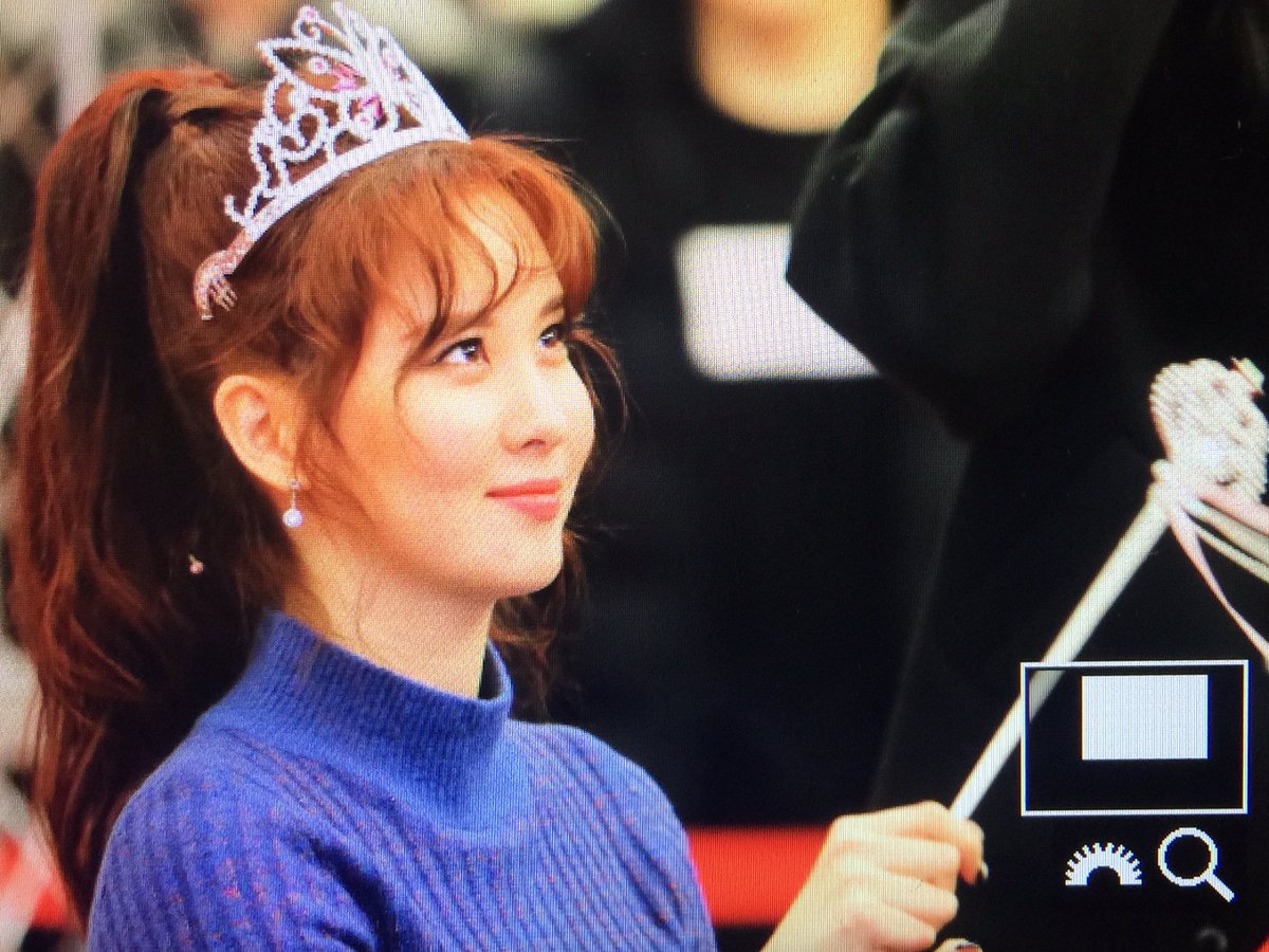 [PIC][05-02-2017]SeoHyun tham dự buổi Fansign cuối cùng cho "Don't Say No" vào tối nay C35L70mUYAEHMee