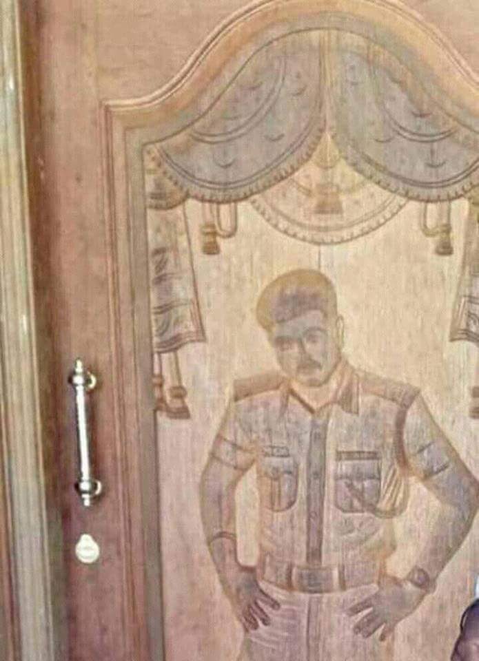 ActorVijayFan1's tweet image. #Vijay #Theri pic for a fan house door ! 🙏🏻Vera Level Fans

25 DAYS OF BB BAIRAVAA