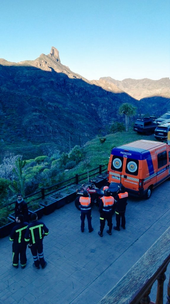 ProteCivilLPA's tweet photo. @ProteCivilLPA continua colaborando en disp seguridad y emergencua fiestas Almendro en Flor #Tejeda con @PCTeror @PcVallesecoGC #PCLaAldea https://t.co/mvk7VayWD1