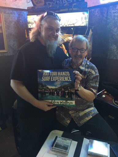 Los maestros ya tienen su copia.... (John Blair/Jonpaul Balak). California ya escucha Surf Mallorquin !!! Seeeee....