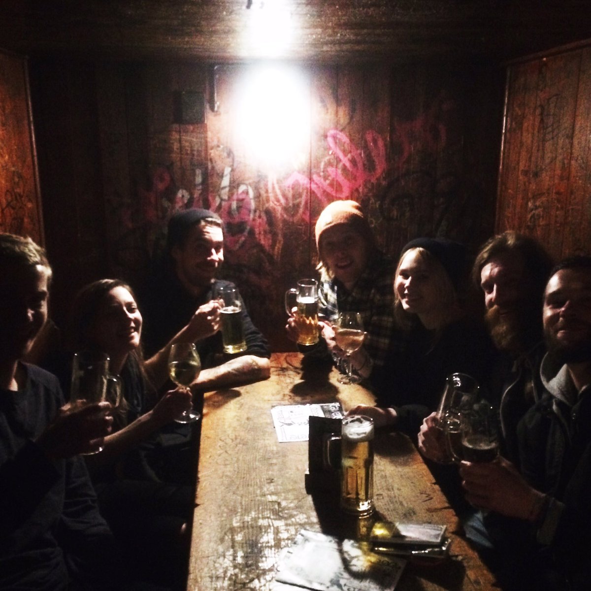 homesick_merch's tweet photo. Gestern hatten wir, besser spät als nie, unsere Weihnachtsfeier, AYE! 🍻 #cavete #homesickfamily https://t.co/oXNZDW0fF0
