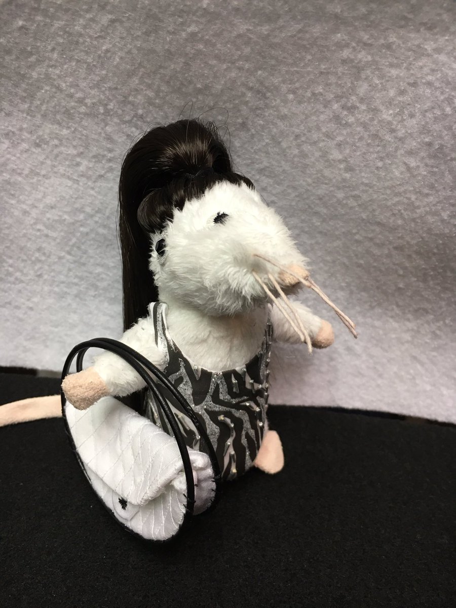 dragmice's tweet photo. The #GiaGunn drag mouse! We love this one so much. Look at the little bag! ❤

#RuPaulsDragRace https://t.co/84J3daGcs0