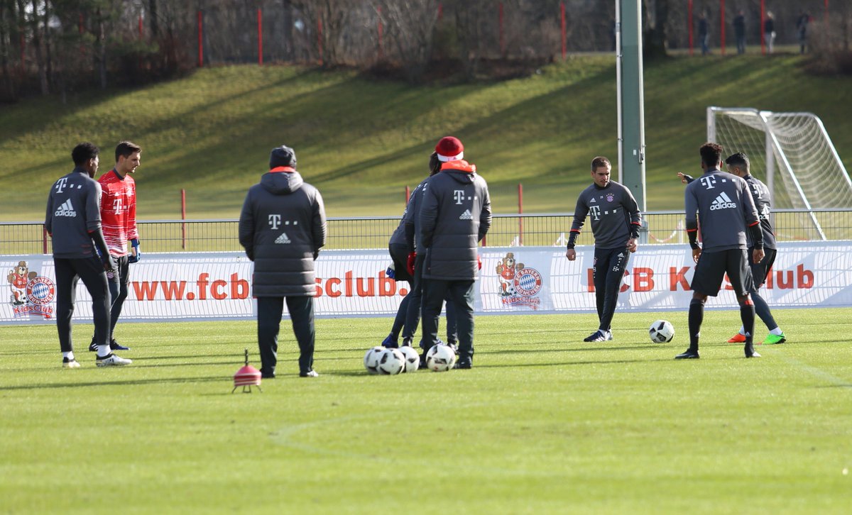 FCBayern's tweet photo. Training an der Säbener am Tag nach #FCBS04. Mittendrin: Jubilar @philipplahm. https://t.co/XQe44DfN5u