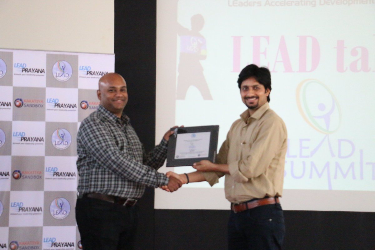 dcseLEAD's tweet photo. @Ajaysumanshukla hand overed a token of love to @SrinKollipara . Thank you sir.
@THubHyd
#LEADSummit2017 https://t.co/q782kDNJw6