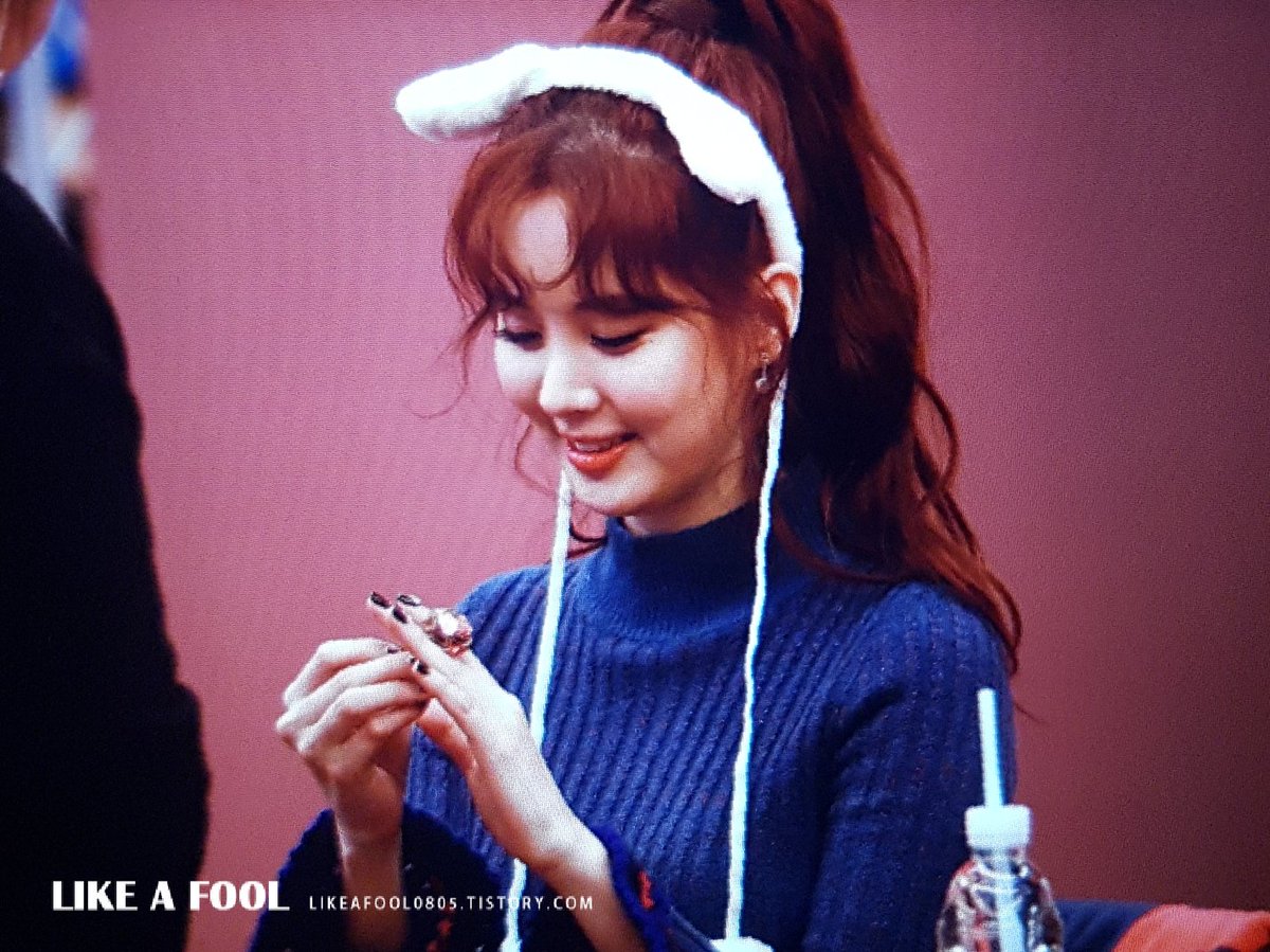 [PIC][05-02-2017]SeoHyun tham dự buổi Fansign cuối cùng cho "Don't Say No" vào tối nay C35RqfEUoAEUnwq