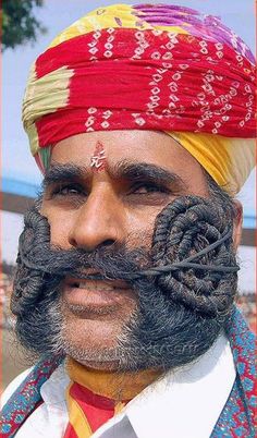 omgharoon's tweet photo. im going to the barber shop near al rawnaq to insert this weaf in my beard #Travisscottgotnothingonme https://t.co/Nk7zp568h7