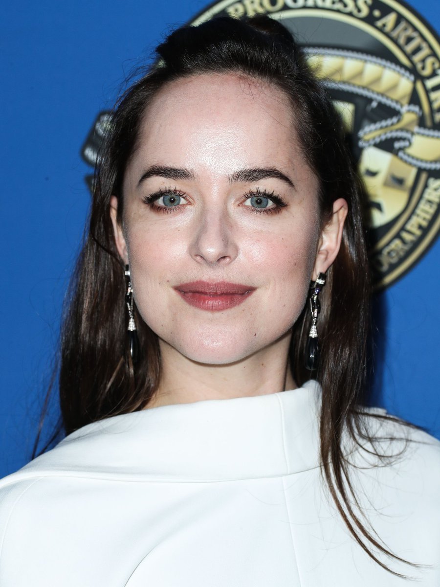 nurplj's tweet photo. DIVA 😍
Mirar esta muñeca de porcelana  #DakotaJohnson  es pura perfección,elegancia,belleza natural y sensualidad #Queen #itgril 👸💖💞 https://t.co/RkNjOkAD9e
