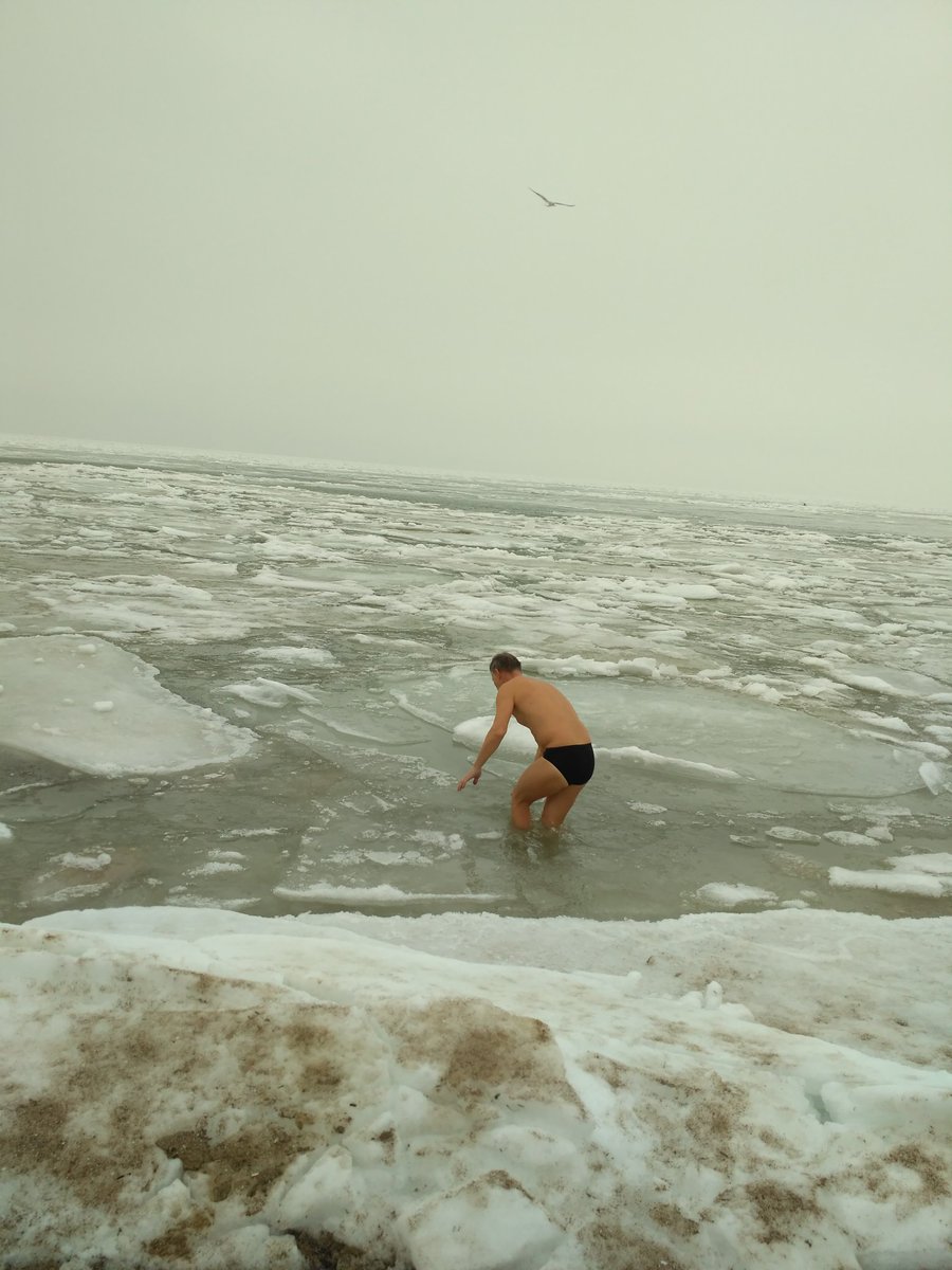 vsmpo13's tweet photo. Сегодня море вредничало и не пустило искупаться. Говорит дайте отдохнуть до лета)))
Не знал что море режет без боли. Хорошего дня и мира))) https://t.co/u6rtYMLzrR