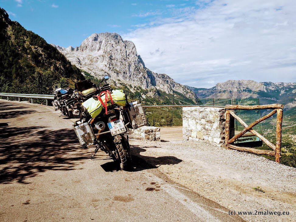 2MalWeg's tweet photo. Auffahrt zum #Thethi #Pass in #Albanien. Drive up to #Theti #pass in #Albania. Great wether… https://t.co/jMmnVKPQTY https://t.co/at8xxseeit