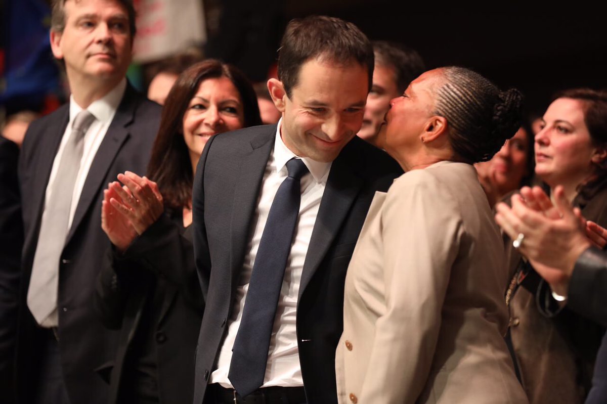 benoithamon's tweet photo. Merci à @ChTaubira @aurelifil @montebourg @Vincent_Peillon @Anne_Hidalgo d'être à mes côtés, avec beaucoup d'autres, à la #Mutualité https://t.co/UspLehqVih