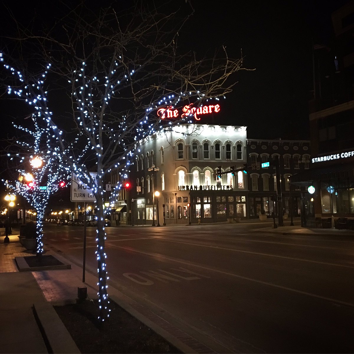 CharlieWSM's tweet photo. 6am Lexington, Ky w/ @VandyWBB #earlysundaymorning #muchneededcoffee tipoff 11am on @NashSportsRadio 560am 95.9fm #Tunein #LockIn https://t.co/5TtoOhyPPc