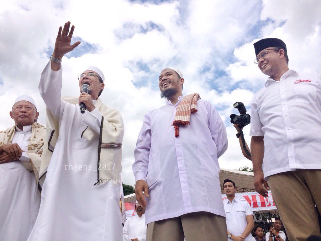 PKSTebar's tweet photo. Pemimpin yg dekat ulama, menjaga amanah dg hati2
#CoblosPecinyaNomor3 @PKSJaksel https://t.co/NU0OXSptH3
