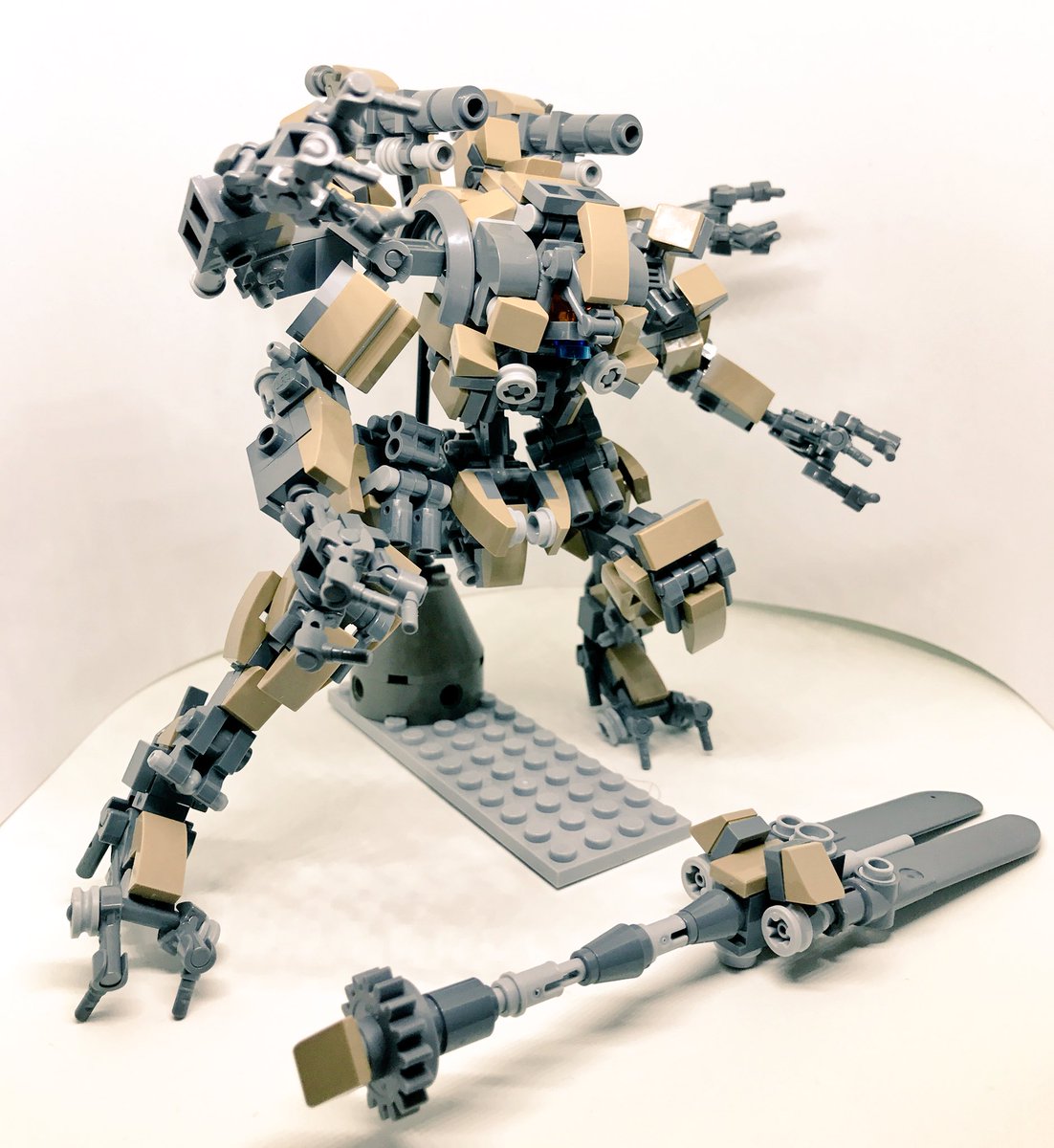 ガッチャ レゴ好きおじさん 新作上げます 初めてのカラー有りレゴロボです 砂漠地帯専用機 シュピンネ 砂に潜ったり隠れたり 奇襲 強襲に強い白兵戦特化機 という予想 土蜘蛛 とか言う異名とか持ってそう レゴロボ オリロボはいいぞ