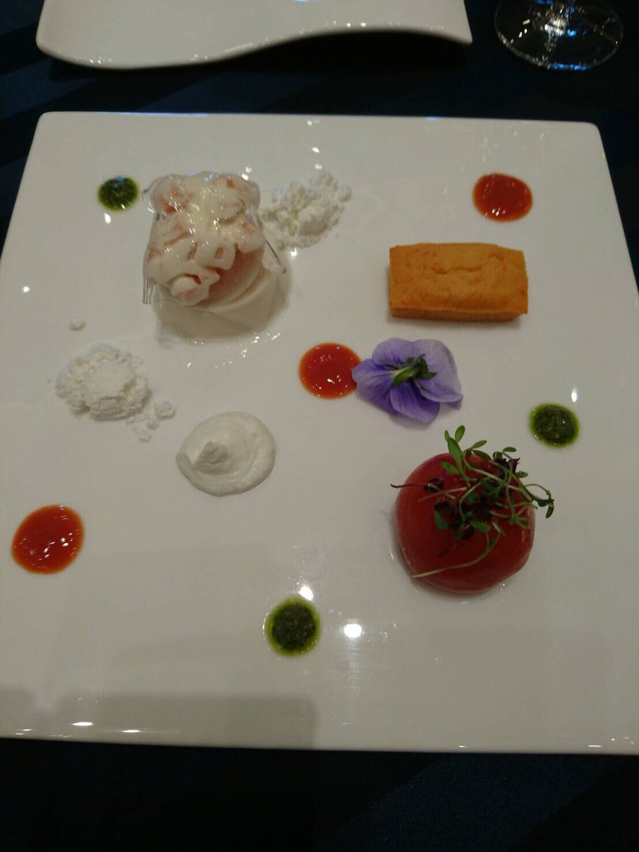 Game28Game's tweet image. 今日は少しお高めのとこでディナー♡

今日なぜかすごいナンパされるんだけど・・・汗 みんな暇なのかな？わら
無視すると怖いから
やんわりお断りさせていただくけど
今日はホントしつこくて怖かったよ.°(ಗдಗ。)

気持ち切り替えて
明日からまたトレードガンバるʕ•ᴥ•ʔ