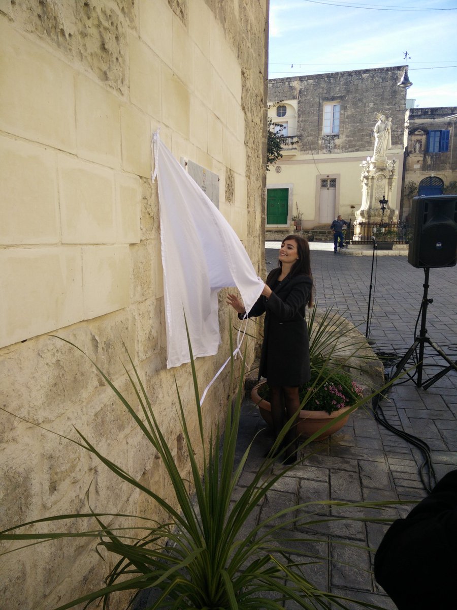 BrincatKenneth's tweet photo. Inawgurazzjoni tal-proġett ta', tisbiħ ta' Triq San Pietru mis-Sindku #RosianneCutajar .  Proġett iffinanzjat mill-UIF skema mħaddma mill-PA https://t.co/81a2rPMk9d