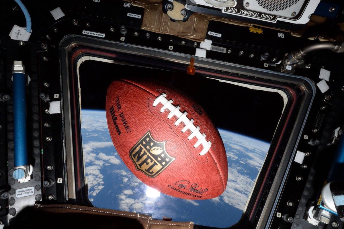StationCDRKelly's tweet photo. It's #SuperBowlSunday! Took this photo from space last year. Been a busy year since my touchdown on Earth. Glad to be back on it for #SB51! https://t.co/EYsFxOtNkN