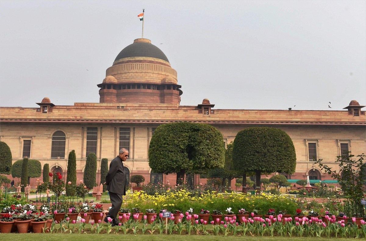 timesofindia's tweet photo. Welcoming the nation: President Pranab Mukherjee throws open Mughal Gardens to the public 

(Picture courtesy: Anindya Chattopadhyay) https://t.co/SdoGRxhDMD