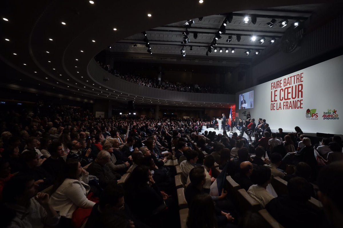 Benoît Hamon tweet media