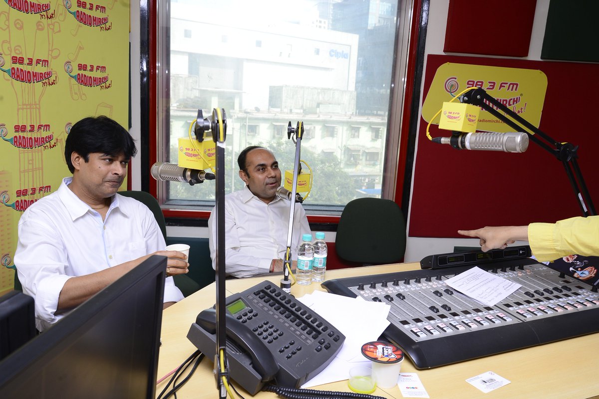 MirchiJeeturaaj's tweet photo. our #MirchiKatta diz even' 7pm onwards iz n emotional journey wyd @RadioMirchi salutez the ntyre #MedicinePals who hv made #CancerCurable https://t.co/l29e1gaPHL