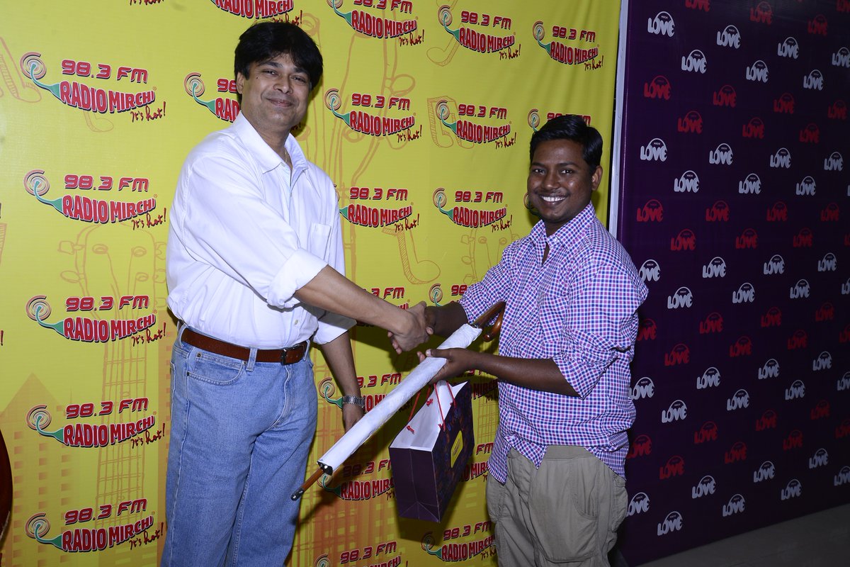 MirchiJeeturaaj's tweet photo. our #MirchiKatta diz even' 7pm onwards iz n emotional journey wyd @RadioMirchi salutez the ntyre #MedicinePals who hv made #CancerCurable https://t.co/l29e1gaPHL
