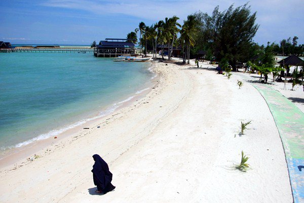 Bisniscom's tweet photo. Wisata Pulau Bokori Sulawesi Tenggara https://t.co/v8u8qNislS https://t.co/czbcbHGxDV
