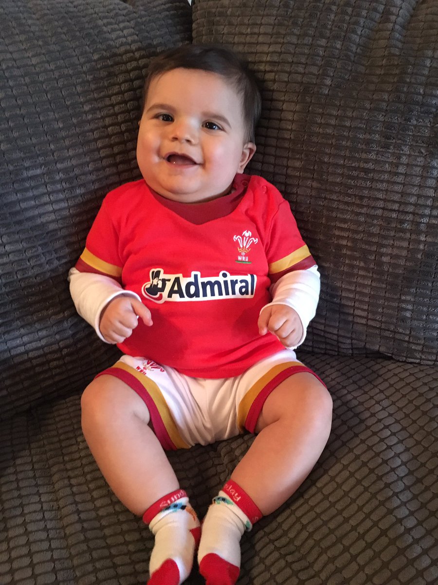 JemmaScourfield's tweet photo. #ITAvWAL #comeoncymru #poblwc #OwenNo1fan @WelshRugbyUnion https://t.co/WtOZ8Aw0oZ