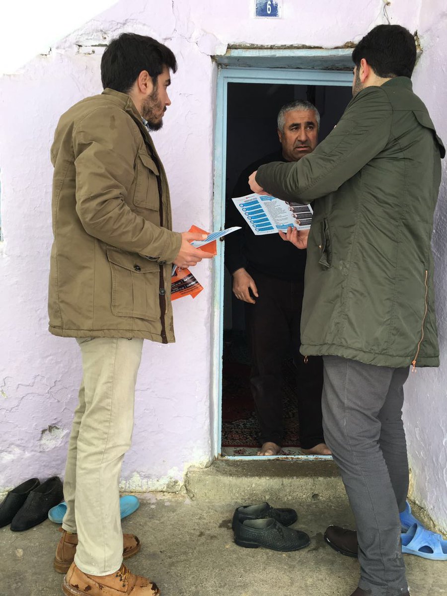 genckonfedTR's tweet photo. Genç gönüllüler #EVET için #BİTLİS köylerinde https://t.co/4N4sep9SCI