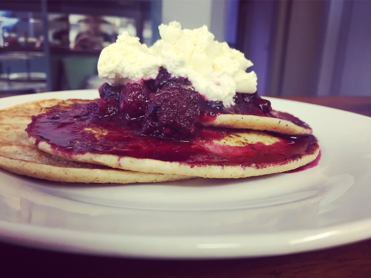 cloudcafedublin's tweet photo. Serving our organic oat pancakes until 4 today 🤗😍#sundaytreat #brunch #organic #healthy #oatpancakes #northstrand #coffee #cloudpickercoffee https://t.co/k3erFhduCL