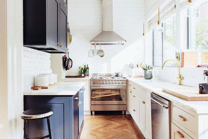 colouryourcasa's tweet photo. Smart Design Solutions for Narrow Galley Kitchens via @AptTherapy 
https://t.co/bSCecKhOHl
#interiorismo #homedesign #cocina https://t.co/HsTx1ElTfk