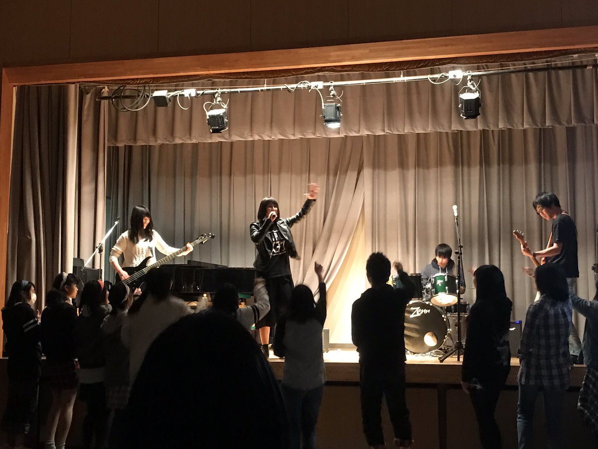 bass3210's tweet photo. ボーカルまゆぬんと一緒にDASH見に行った😎
そしたら知らん間に出演してた😇
ベース貸してくれた子ありがとう〜🙏
楽しかったです！ありがとうございました！ https://t.co/HSdWWjUah6