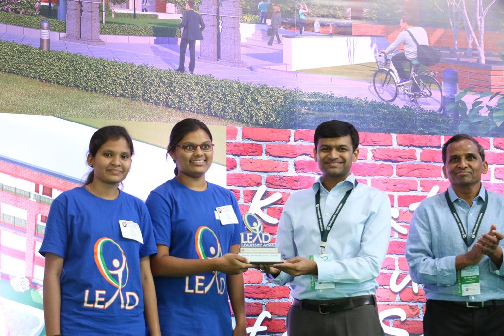 dcseLEAD's tweet photo. IIIT Basar students received Best Supporting college award on behalf of the college management.

#LEADSummit2017 https://t.co/Vx3GvtVQld