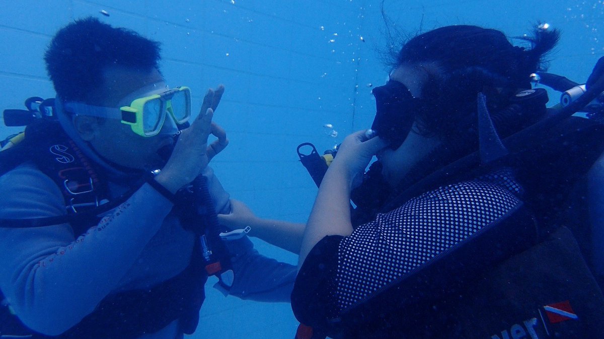 faqeerrrr's tweet photo. Okay? #divewithme #scuba360 #padi @PADI https://t.co/1XgG6WtI87
