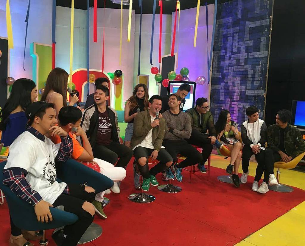 EnchongDeeWorld's tweet photo. Spot Dee Enchong!
@Regrann from @chineebop - Kulitan with #AsapSupahdance reunion on #ASAPChillout #Asap22 - #regrโฆ https://t.co/AEbNfrlarZ