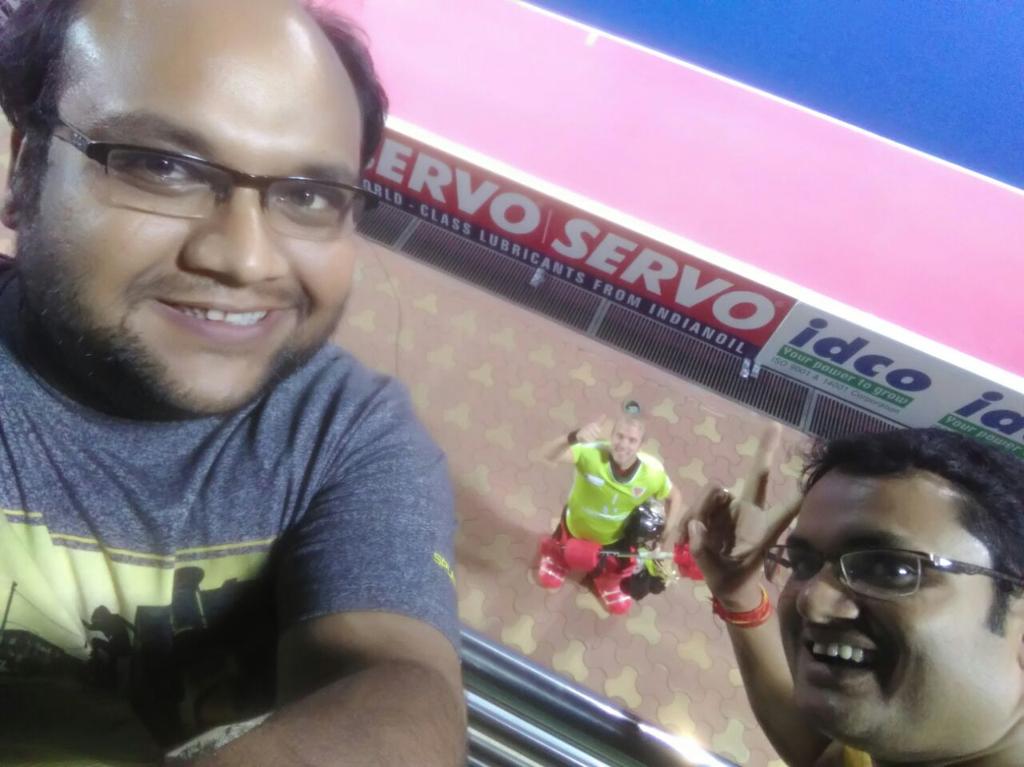 abhircem's tweet photo. Well played @daveyharte &amp; congo.Tnks a lot 4 ur time &amp; patience 2 give me this memorable moment @HockeyIndiaLeag https://t.co/8qV7TRwCQB