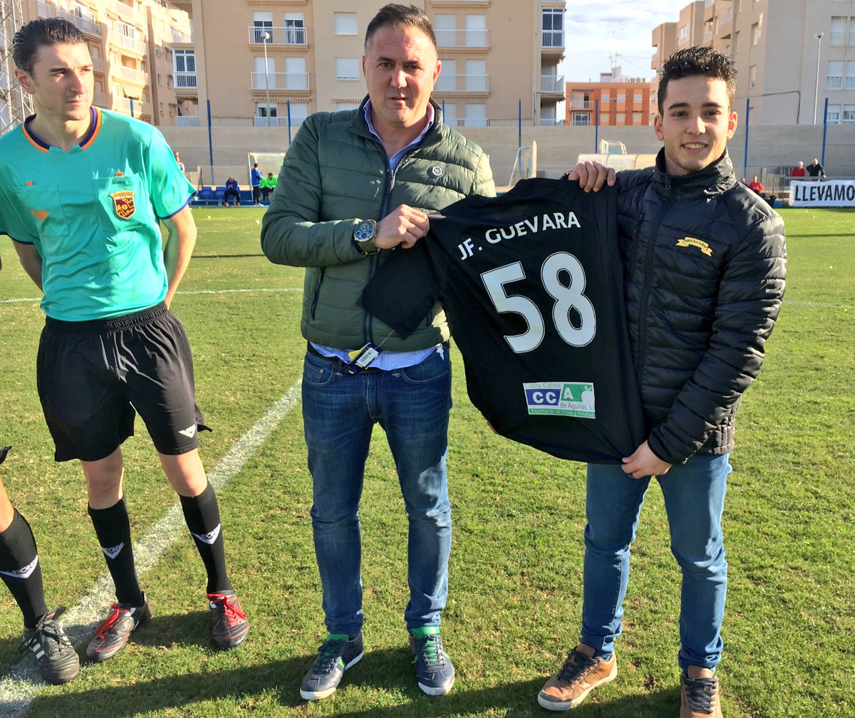 ¡Gracias al @Aguilas_Fc por la camiseta! Y enhorabuena a ambos equipos por el empate👍🏼🔝<a href="/LorcaFCSAD/">Lorca Fútbol Club SAD</a>