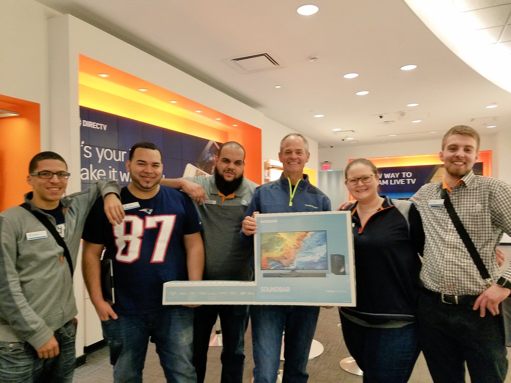The Sound of Victory Awaits. Great crew at SSPlaza! Thanks #gopats #sspway2B #sundaysoundissweet #OurNE <a href="/JannaDucich/">JannaDucich</a> @WalshWarriers