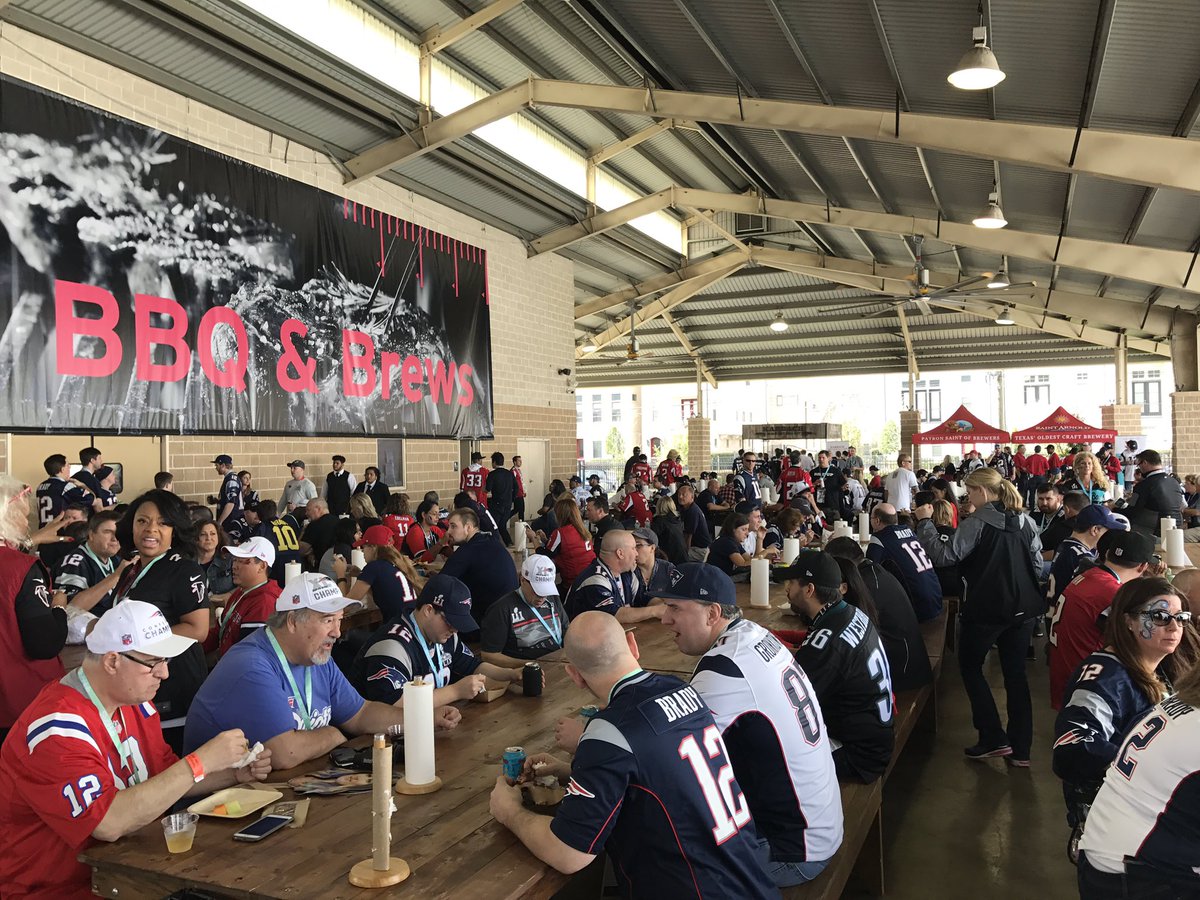 jenniferwarawa's tweet photo. Thank you @StubHub for an 'over the top' #SuperBowl pre-game experience with the #HoustonHuddle. Well done! #SB51 #RiseUp https://t.co/0RGLx1uQkJ