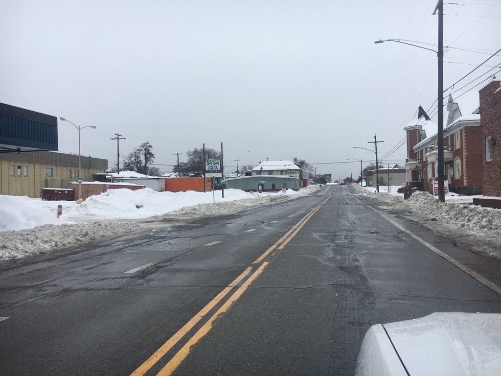 ArianaAlist's tweet photo. This is how roads look by me! How do roads look near you? #kxly https://t.co/SpKeXO50e1