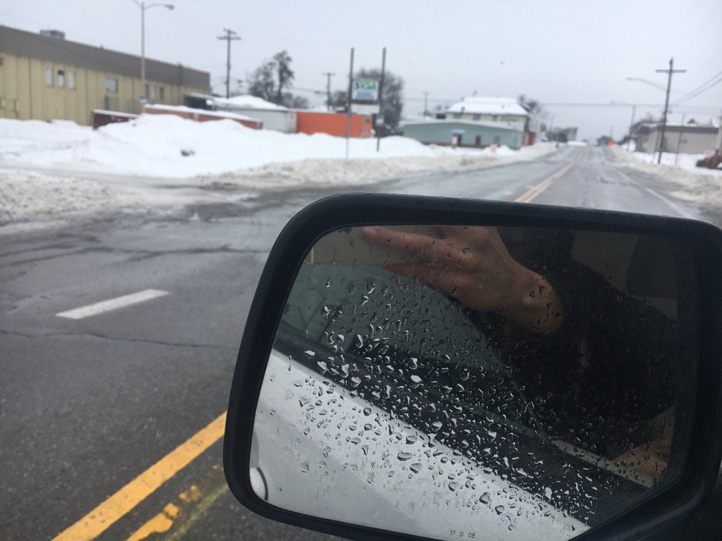 ArianaAlist's tweet photo. Roads aren't that bad, still icy patches #kxly https://t.co/44rztbBMGt