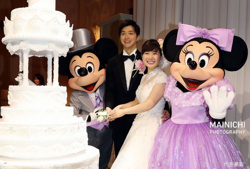 毎日新聞写真部 T Co Hndqorijwt 卓球の福原愛選手が東京ディズニー リゾート内のホテルで江宏傑選手との結婚披露宴を行いました 式では出会った当時のジャージー姿での写真なども紹介されたそうです 写真特集で T Co 2keaklnb07