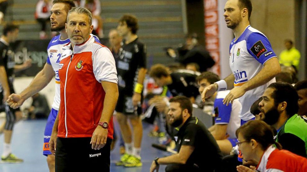 HandballTotal's tweet image. Carlos Viver se hará cargo de las 'Guerreras' bit.ly/2kfj9ze