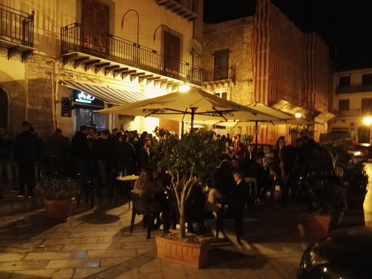 barmoderno1's tweet photo. Il Sabato sera al #barmoderno #PartyLikeADeejay #Saturdaynightlive https://t.co/JcFyv3ZJvY