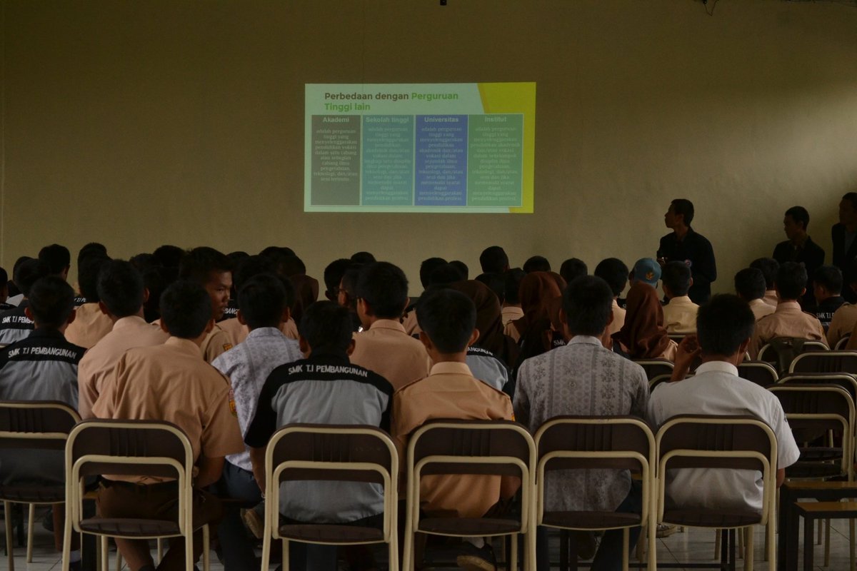 HMRAPolban's tweet photo. Hasil dokumentasi Refrigeration Goes to School di smk TI Pemabngunan...Ayo semangat mengejar mimpinya adik-adik https://t.co/NjMkuNWq2d