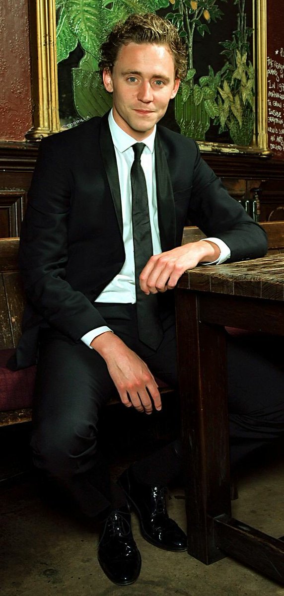 AnneRoth1983's tweet photo. #TomHiddleston photographed by #AndyFallon in 2008 (from Torilla) #BabyHiddles #HiddlesFloof #ISupportTomHiddleston https://t.co/bFhC1MDcJn