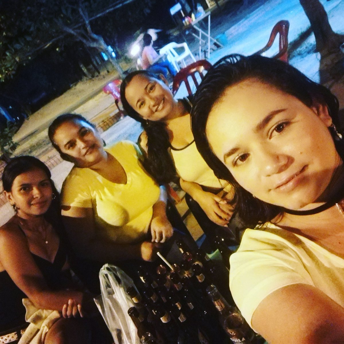 Diana_PatriciaQ's tweet photo. #Maleconeando #familia #amigas #sabaditoAlegre https://t.co/iq9E7yxZqd