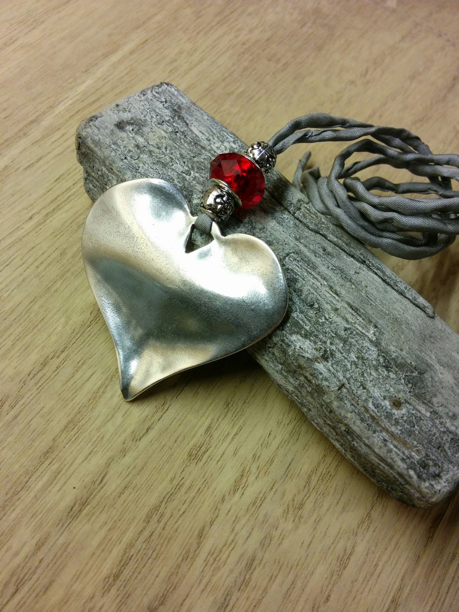 MadeUli's tweet photo. Bald ist #Valentinstag #Geschenkidee
Welche #Herz-Dame sich darüber wohl freut?
Neu im DaWanda-Shop https://t.co/F5T0MtPZBk https://t.co/VCmUQjV0H1